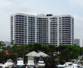 3600 NE 191st St in Aventura, FL - Foto de edificio - Building Photo