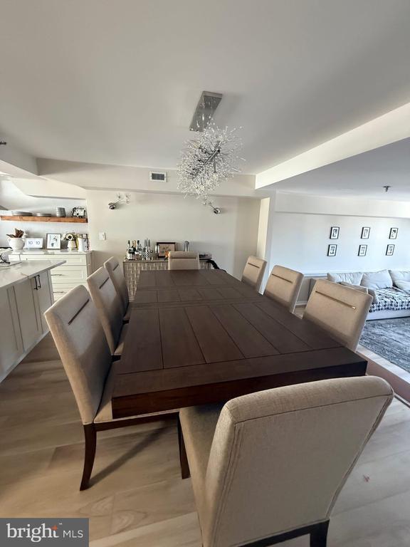 7 N Christopher Columbus Blvd in Philadelphia, PA - Building Photo - Building Photo