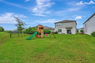 9031 Royal River Cir in Parrish, FL - Foto de edificio - Building Photo