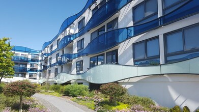 Waves MDR Apartments in Marina Del Rey, CA - Building Photo - Building Photo