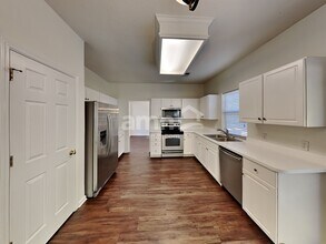 11200 Longhedge Ln in Charlotte, NC - Building Photo - Building Photo