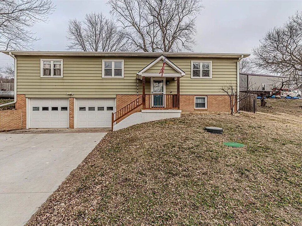 4504 Freeman Rd in Manhattan, KS - Building Photo