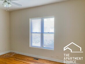 857 W Cornelia Ave in Chicago, IL - Building Photo - Building Photo