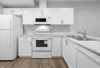 1360 Erker Cres NW in Edmonton, AB - Building Photo - Building Photo