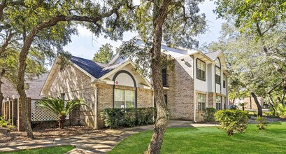 Cross Oaks Apartments in Fort Walton Beach, FL - Foto de edificio - Building Photo