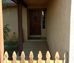 11125 Smoke Tree Rd in Hesperia, CA - Building Photo - Building Photo