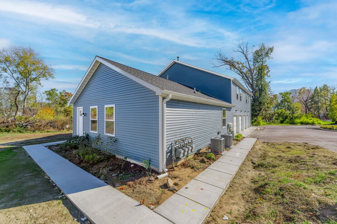 7725 Timbercreek Ct in Portage, MI - Building Photo