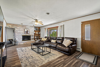 2726 Ridley Rd in Hartland, WI - Foto de edificio - Building Photo