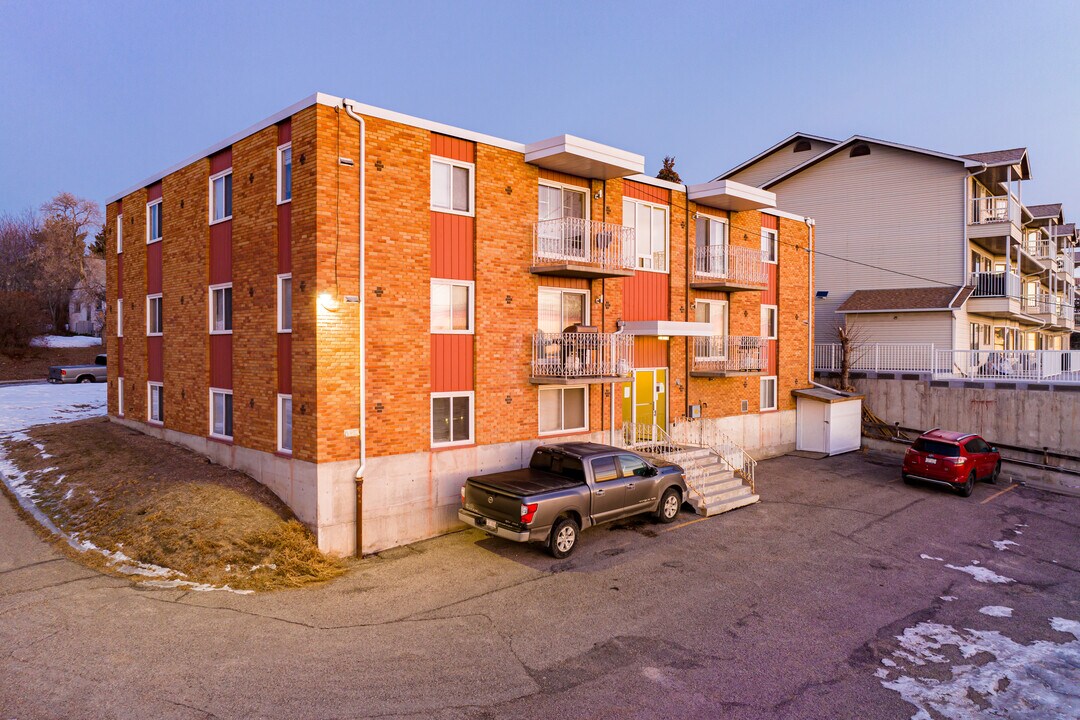 3616 Erlton Ct SW in Calgary, AB - Building Photo