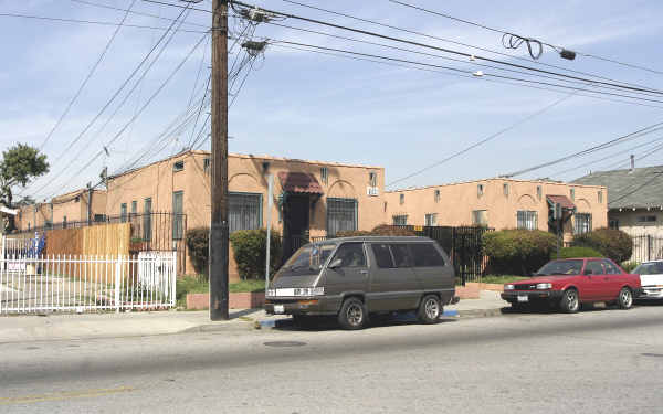 1505 E 10th St in Long Beach, CA - Foto de edificio - Building Photo