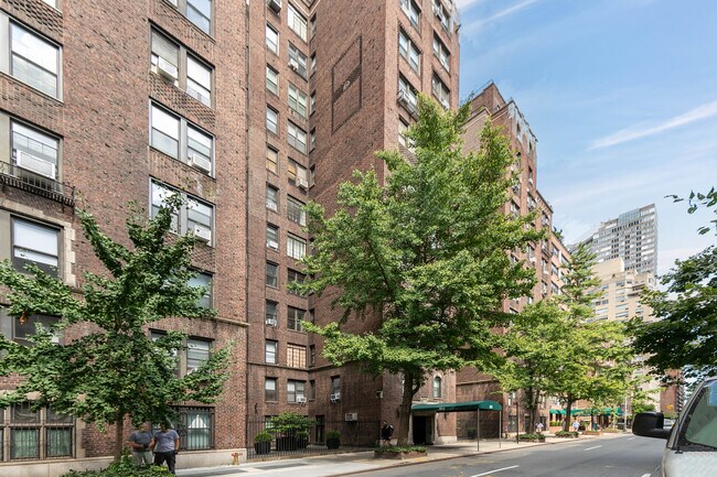 Sutton Place in New York, NY - Foto de edificio - Building Photo