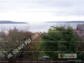 29633 Marine View Dr SW in Federal Way, WA - Building Photo