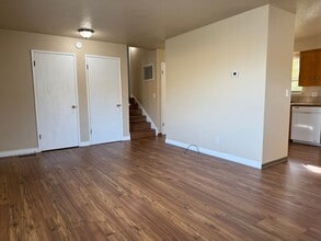 806 W 6th Ave in Selah, WA - Building Photo - Building Photo
