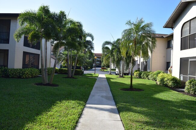10011 Maddox Ln in Bonita Springs, FL - Building Photo - Building Photo