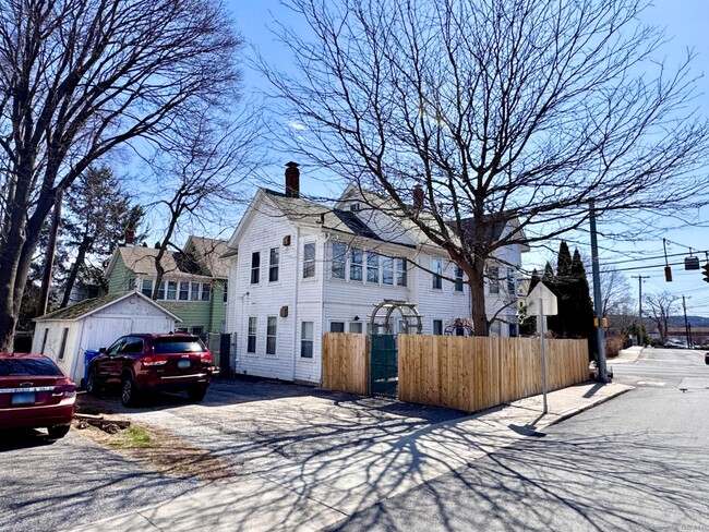 99 E Pearl St in Torrington, CT - Building Photo - Building Photo