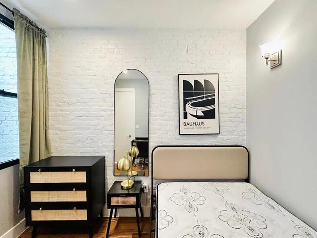 Furnished room/NOT APARTMENT in Brooklyn, NY - Foto de edificio - Building Photo