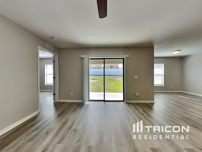 1608 Fitzgerald Dr in Dundee, FL - Building Photo - Building Photo