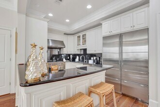 404 E Mc Donough St in Savannah, GA - Building Photo - Building Photo