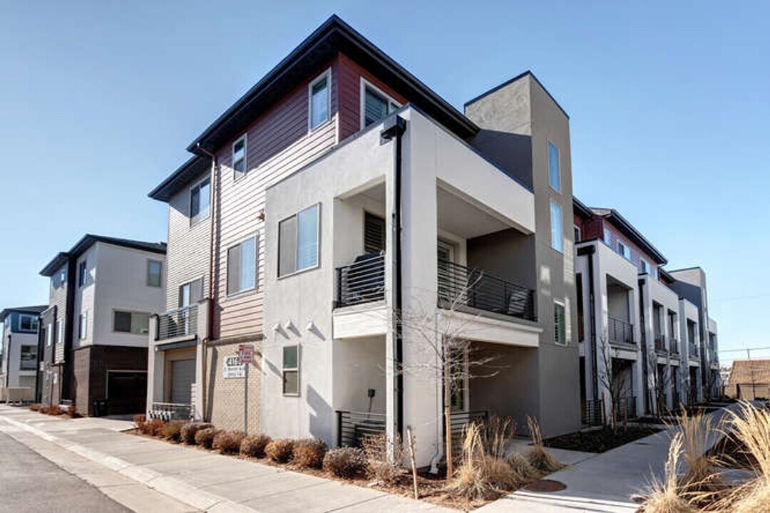 4160 E Warren Ave in Denver, CO - Building Photo