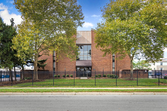 Tamarack Arms Apartments in Columbus, OH - Building Photo - Building Photo