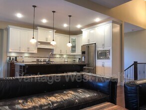 1588 Marina Way in Kelowna, BC - Building Photo - Building Photo