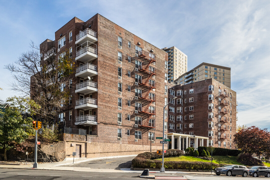 601 Kappock St in Bronx, NY - Building Photo