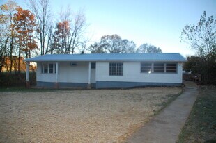 126 Southside Dr in Newville, PA - Building Photo