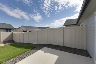 12239 W Barrington Dr in Nampa, ID - Building Photo - Building Photo