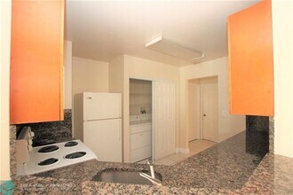 3457 NW 44th St in Lauderdale Lakes, FL - Building Photo - Building Photo