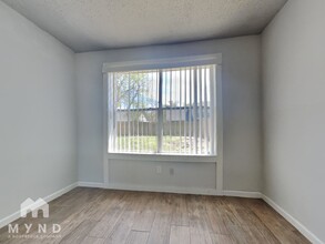 18111 Brooknoll Dr in Houston, TX - Building Photo - Building Photo