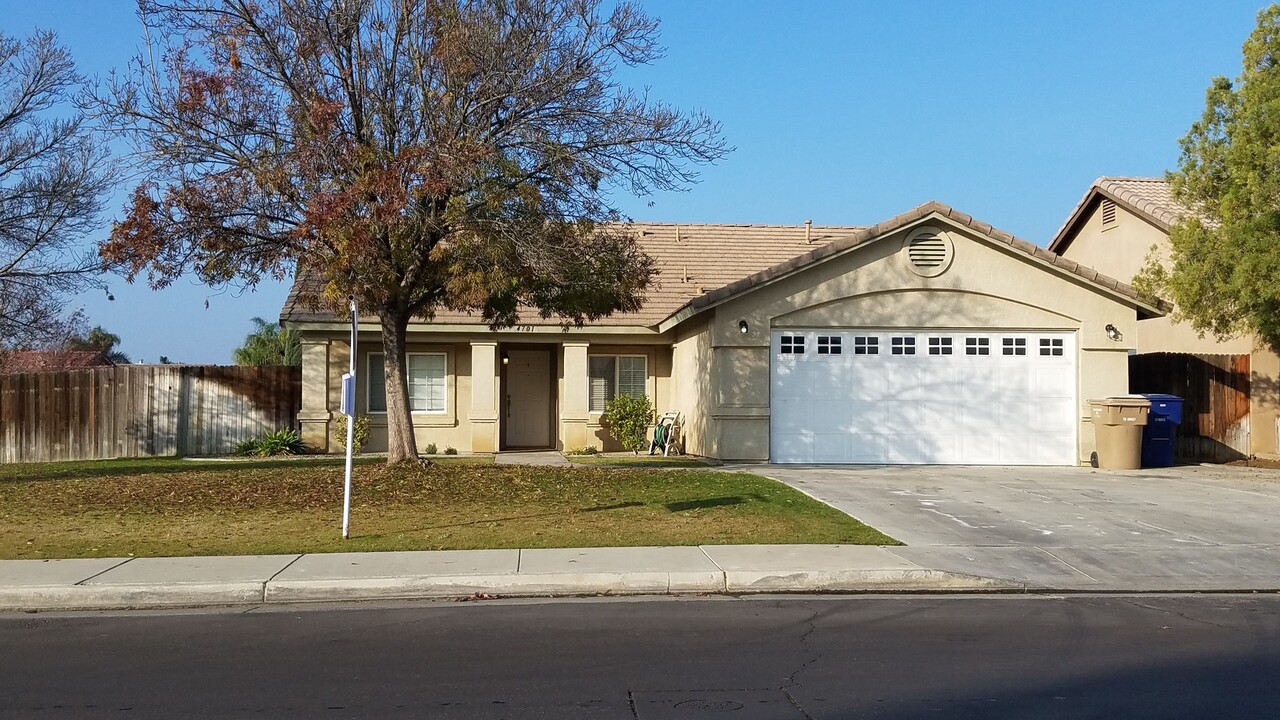 4701 Matterhorn Way in Bakersfield, CA - Foto de edificio