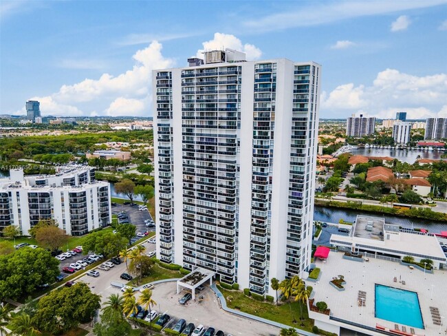 3625 N Country Club Dr, Unit 1604 in Aventura, FL - Building Photo - Building Photo