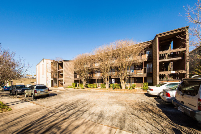 Pecan Square Apartments - Hyde Park in Austin, TX - Building Photo - Building Photo