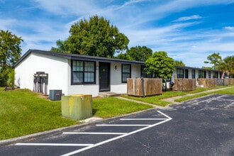 Eleven35 Apartments in Melbourne, FL - Foto de edificio - Building Photo