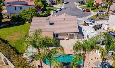 6003 Bluewater Bay Ct in Bakersfield, CA - Foto de edificio - Building Photo