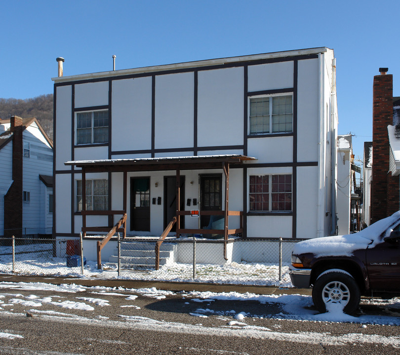 Belle Apartments in Belle, WV - Building Photo