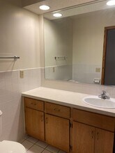 4301 Valley View Rd in Edina, MN - Foto de edificio - Interior Photo