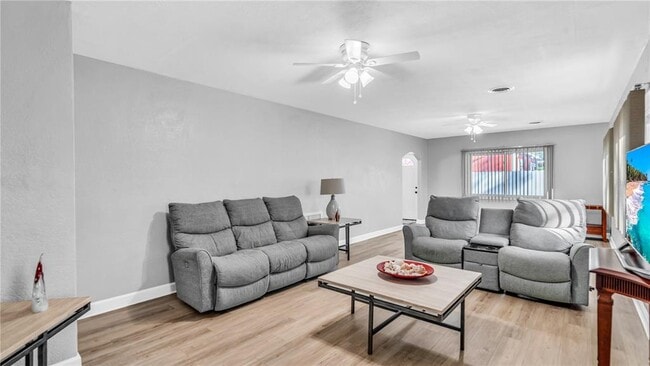 11912 McMullen Loop in Riverview, FL - Building Photo - Building Photo