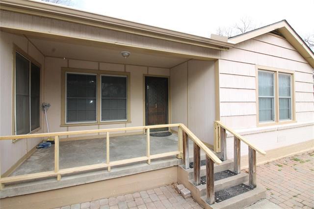 property at 5828 Locke Ave