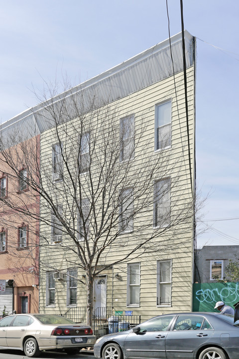 6710 Forest Ave in Ridgewood, NY - Building Photo