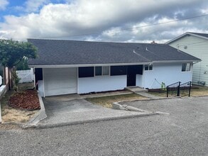1945 Scenic Dr in Fortuna, CA - Building Photo - Building Photo