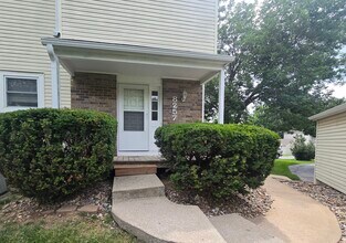 8257 N Revere Ave in Kansas City, MO - Building Photo - Building Photo
