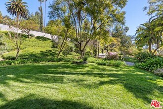2003 La Brea Terrace in Los Angeles, CA - Building Photo - Building Photo