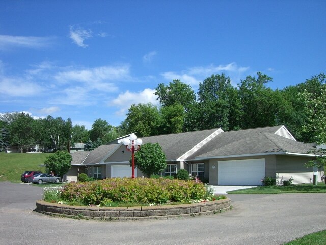 Glen Terrace Townhomes in Glenwood, MN - Building Photo