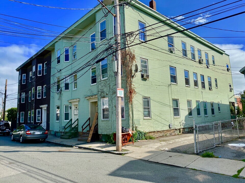 33 Adamson St, Unit 1 in Boston, MA - Foto de edificio