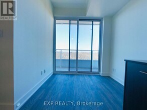 180 Fairview Mall Dr in Toronto, ON - Building Photo - Building Photo