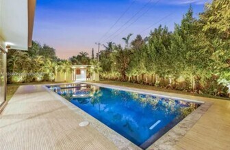 223 S Shore Dr in Miami Beach, FL - Building Photo - Building Photo