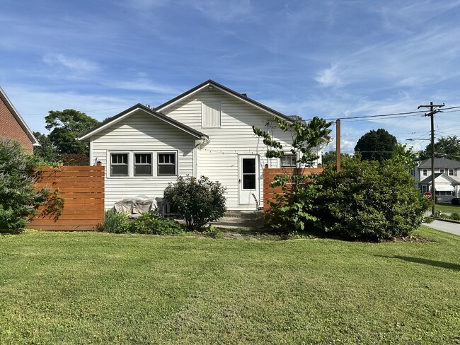 1012 Olive Ave SW in Lenoir, NC - Building Photo - Building Photo