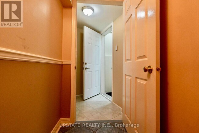 1627 Logandale Dr in Mississauga, ON - Building Photo - Building Photo