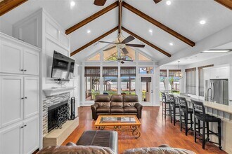 923 Paradise Ln in Montgomery, TX - Building Photo - Building Photo